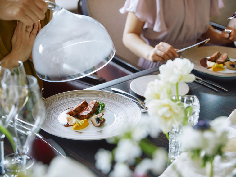 ホテルならではの、華やかな創作西洋料理でゲストをおもてなし。