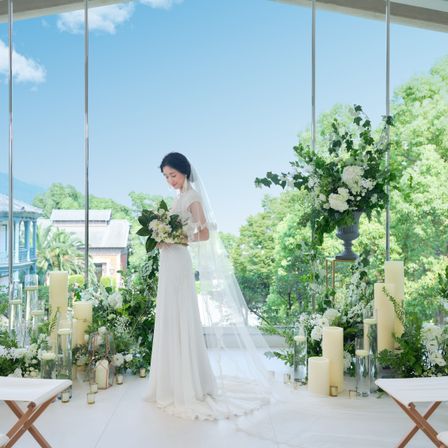 南には六甲山景と異人館、南には6000坪の広大な日本庭園を望むガラス張りの絶景屋内チャペル”ハッサムスイート”|ＴＨＥ ＳＯＲＡＫＵＥＮ （相楽園）の写真(7338358)