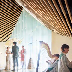 【6F永遠-TOWA】ルーバーと呼ばれる羽板を組んだ天井は喩えようのない造形美|ホテルロイヤルクラシック大阪の写真(27617194)