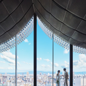 【20F最上階ホワイエ】世界的建築家が手掛けたホテルはまるでミュージアムの中にいるような気分に|ホテルロイヤルクラシック大阪の写真(33841032)