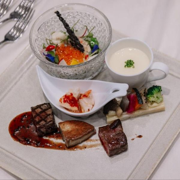【週末フェア限定 豪華7品無料試食】特選牛食べ比べ&フォアグラ・オマール海老など豪華7品無料試食