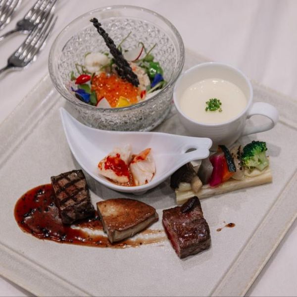 【週末フェア限定 豪華7品無料試食】特選牛食べ比べ&フォアグラ・オマール海老など豪華7品無料試食