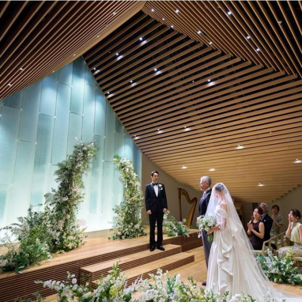 【平日限定：挙式料全額OFF】式場見学1件目でホテルペアディナーチケットプレゼント