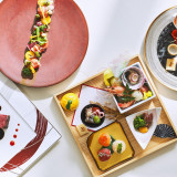花畑を思わせるような一皿。お二人だけのオリジナル料理。