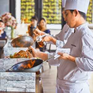 シェフと相談して創り上げるおふたりらしいメニュー|THE BAYSUITE SAKURAJIMA TERRACE（ザベイスイートサクラジマテラス）の写真(19215925)