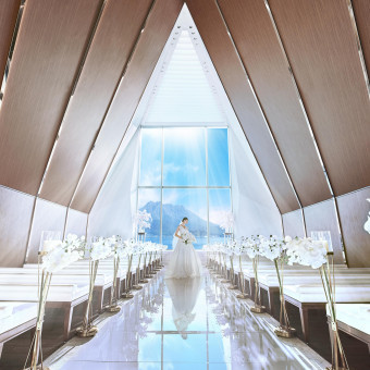 ザ・ベイスイート桜島テラスは自然光が入り、ドレスが映えます