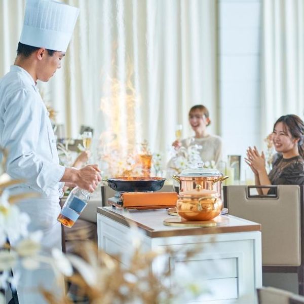 シェフが行う料理演出やテラスでのデザートビュッフェも大好評♪アルコールも提供可能です！