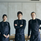 IWAIでは、一番肩書きのある料理長がメニューを決めるのではなく、客観的に「美味しい」を追求していく形を取ったチーム方式を採用しています。