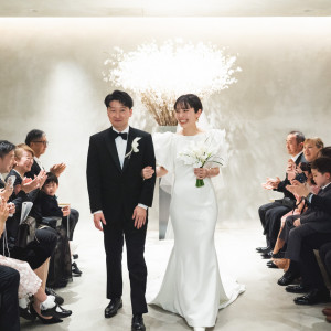 シンプルなドレスで、スタイリッシュに仕上げます|IWAI OMOTESANDO(イワイ オモテサンドウ)の写真(53606773)