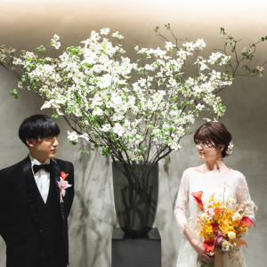 季節のお花が会場を彩ります|IWAI OMOTESANDO(イワイ オモテサンドウ)の写真(47371522)