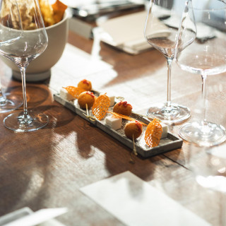 挙式後、パーティが始まるまでの間ゲストにお召し上がり頂くスナック。お好きな飲み物とともに。