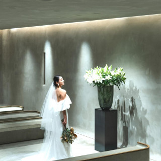 ーIWAIの魅力についてー ゲスト想いな結婚式にしよう。IWAI OMOTESANDOは一般的な二人中心の結婚式場ではなく大切な人たちとの繋がりを大切にしている場所です。