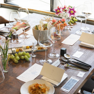 table装花は豪華なものでなくてOK！十分に空間の良さを感じられるパーティルーム