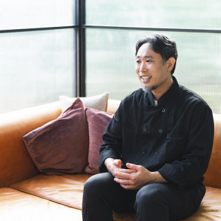 長年イタリア料理に向き合い培ってきた豊富な経験を持つ料理長 佐藤。