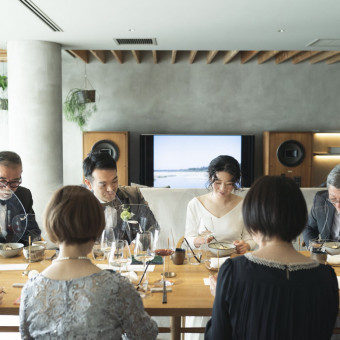 ゲストと同じテーブルで食事やお酒を愉しむ特別な時間