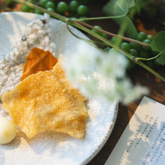 挙式後、パーティが始まるまでの間ゲストにお召し上がり頂くスナック。お好きな飲み物とともに