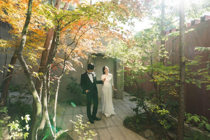 季節によって表情を変える、2つの棟をつなぐ“IWAIの森”