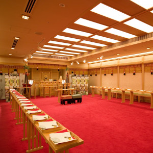 【神前式も叶う◆本格神殿完備】鳳凰殿は38名様まで着席可能。家族でのご結婚式や少人数ウェディングにオススメ♪|ホテル アゴーラ リージェンシー 大阪堺の写真(55055479)