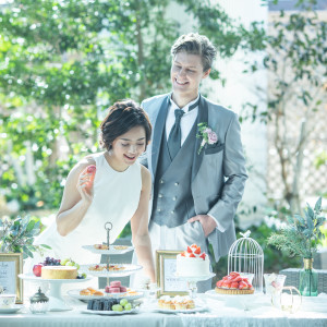 心地よいテラスで、デザートビュッフェやフラワーシャワーなど、開放感あふれる演出を|ホテル アゴーラ リージェンシー 大阪堺の写真(55055829)