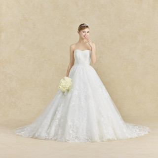 ドレスにこだわりたい花嫁様必見！TAKAMI BRIDALの多彩な衣裳から選べる