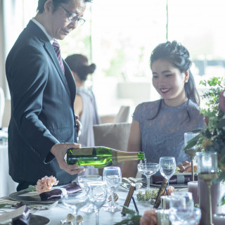 会場併設のキッチンより出来立てのお料理をご提供