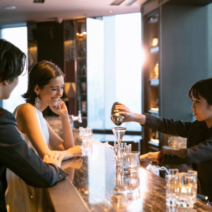 東京の夜景を一望できるバーやカフェなど、ホテルステイをお愉しみいただくことも|チャペル テンケイ アンドマリー（品川プリンスホテル内）の写真(42035588)