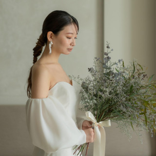 細やかな刺しゅうやスパンコールのあしらいなどもすべてデザインチームが心を込めて仕上げます