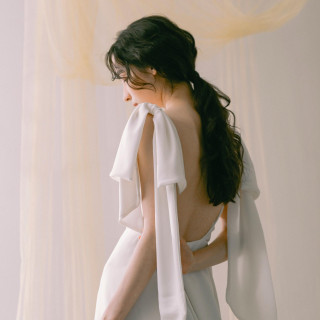 アンジェリのドレスは、日本人の体形に合う細くすっきりと見えるラインが魅力