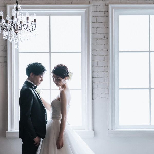 【洗練されたナチュラルな空間】落ち着きある空間で、普段のおふたりらしい自然体な撮影が叶います