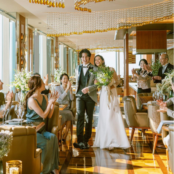 【GRILL＆STEAK】180度ビューとゴールドを基調としたクラシックモダンなパーティ空間