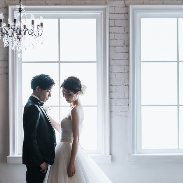 【洗練されたナチュラルな空間】落ち着きある空間で、普段のおふたりらしい自然体な撮影が叶います