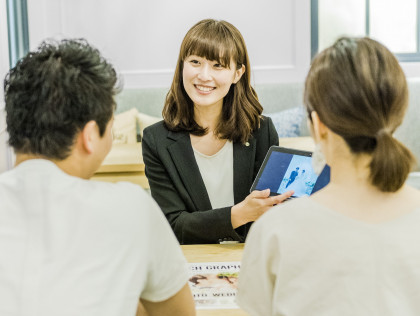 新郎新婦に寄り添いながら
特別な記念日を
一緒につくる仕事です