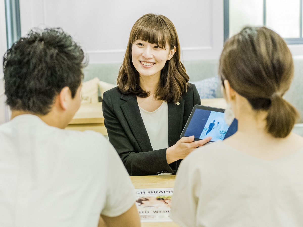  新郎新婦に寄り添いながら
特別な記念日を
一緒につくる仕事です