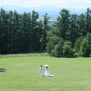 季節を感じられるイルムの丘の結婚式場で思い出に残る結婚式・写真撮影を是非お楽しみください|イルムの丘 セント・マーガレット教会の写真(24561573)