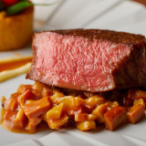 【新規来館カップル限定】国産牛メイン×デザートを無料で提供!