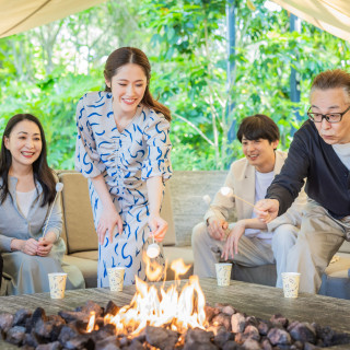 THE LIVING GARDENでは焚火を囲んでマシュマロ焼きも