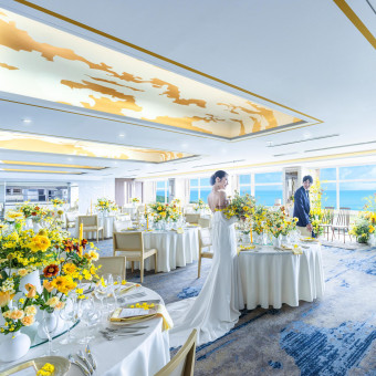 オープンキッチンから出来立てのお料理を提供