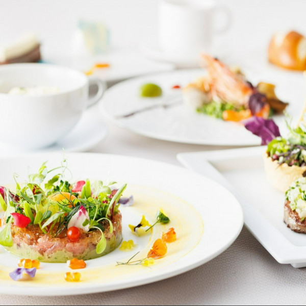 フレンチをベースにしたメニューの中からお気に入りを組み合わせて、おふたりだけのオリジナルコースを。