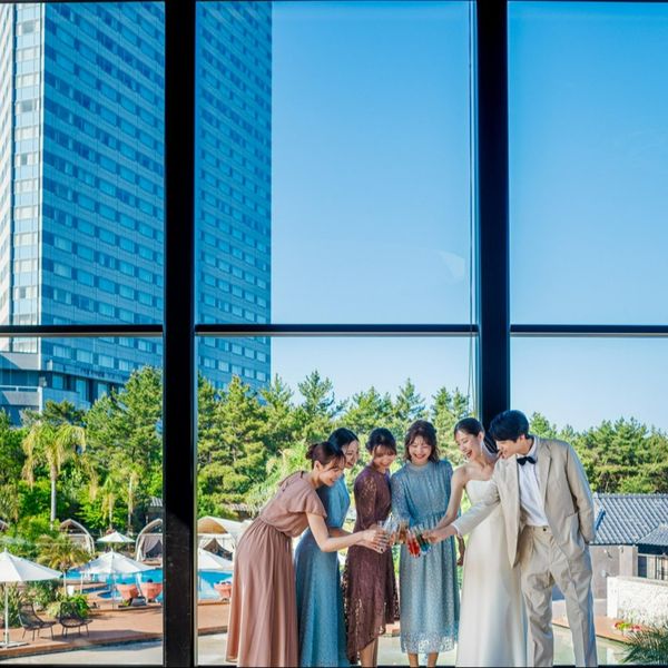 ご披露宴のあとは、そのまま移動の必要がないホテル館内での二次会も人気です。