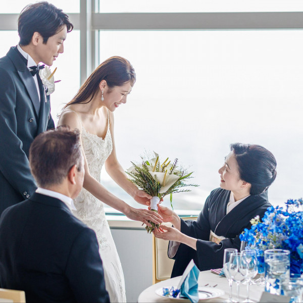 海を望む少人数の空間で、近くで伝えるありがとう。