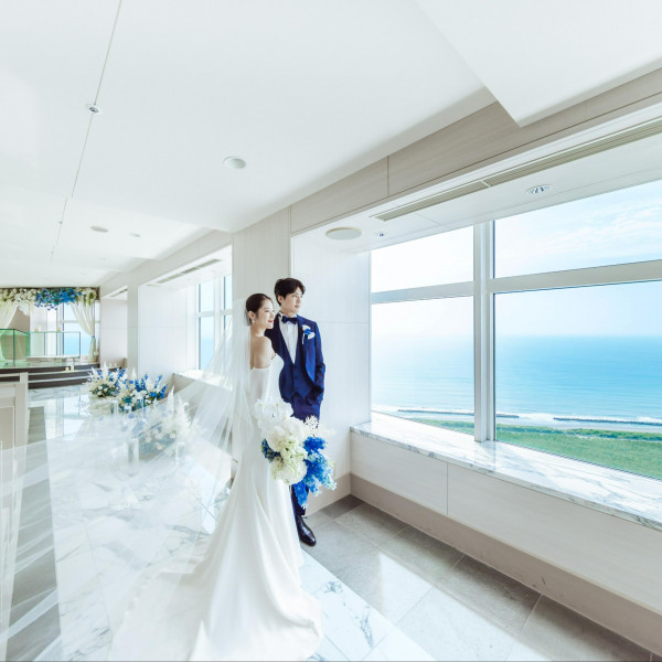 見渡す限り広がる空の碧と海の碧に祝福される「エル・シエロ」での幸せなウェディング