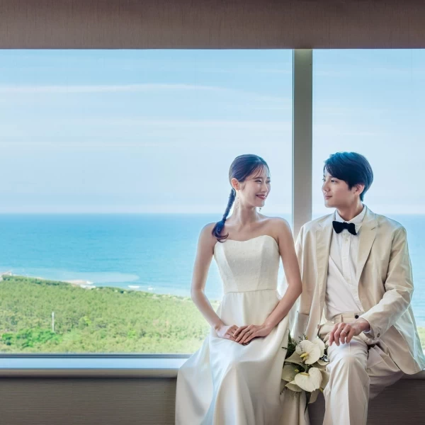 挙式時のゲスト宿泊（ツインルーム）2部屋、新郎新婦のおふたりへスイートルーム宿泊プレゼント