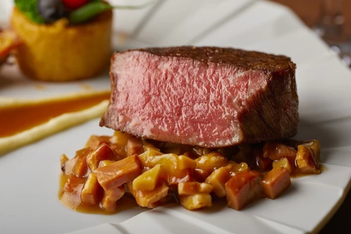 オードブルからデザートまでおふたりでお選びいただくプリフィックススタイルのお料理
