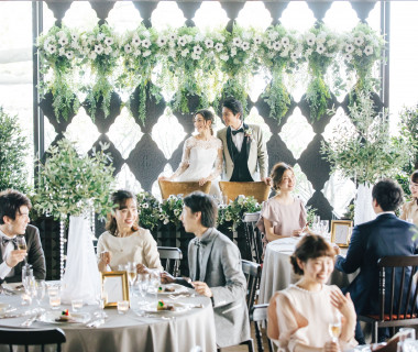 会場と外に広がる自然が美しい調和を生み出します