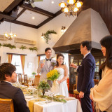 大切なゲストに感謝の気持ちを伝えよう!開放的な雰囲気なので、ゲストからは自然と「おめでとう!」の声や拍手がおくられます♪笑顔いっぱいの写真も残せるのが嬉しいシーン