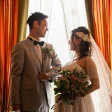当日はお二人専用の支度部屋<ブライズルーム>を完備。ご新婦様の最高の笑顔を美しく残すプロフェッショナルなヘアメイクスタッフがお手伝いさせていただきます。
