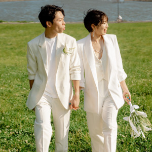 トレンドの最先端パンツスーツもグリーンに映える|葛西臨海公園ウエディング Denim-デニム-の写真(23572165)