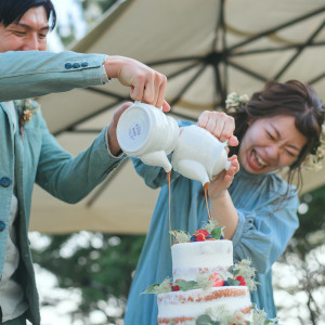 ネイキッドケーキに思いっきりドリップ！ふたりらしい楽しいケーキセレモニー|葛西臨海公園ウエディング Denim-デニム-の写真(23455734)