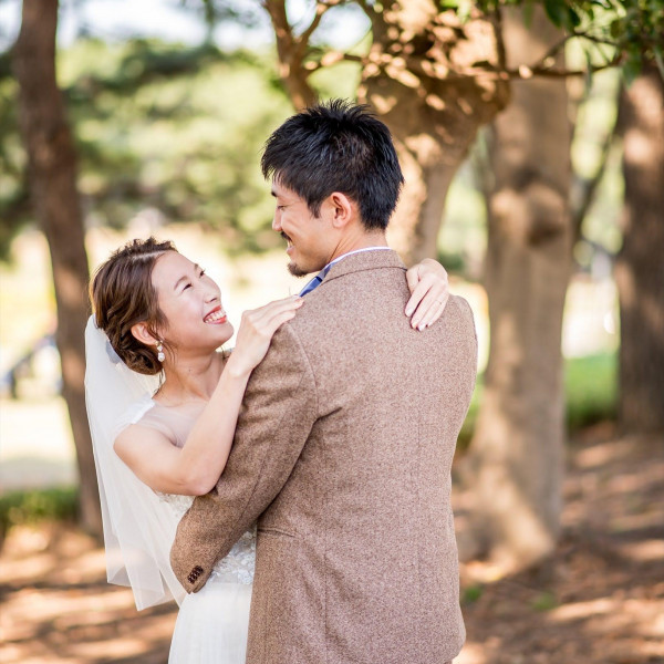 お日様の光を浴びながらウエディング