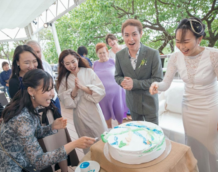 ウエディングケーキだって大好きなみんなと一緒につくる！おしゃれにペイント！